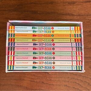 Chronicle Books Ivy + Bean Colorful Book Collection